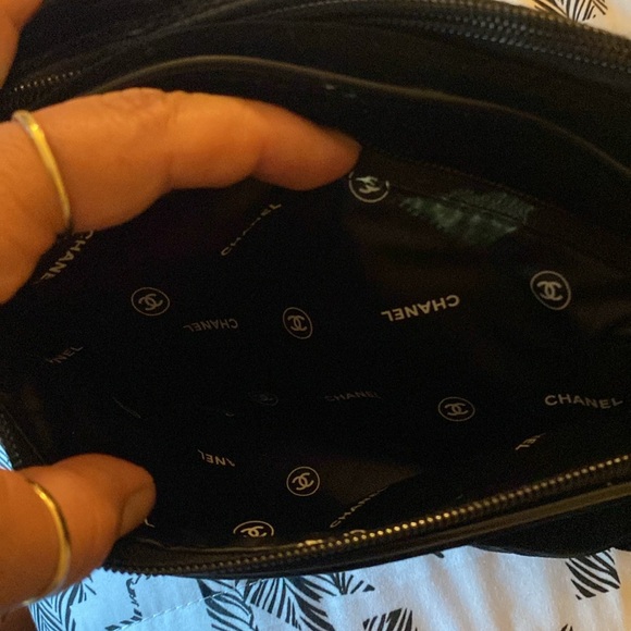 Chanel cosmetic bag - Picture 8 of 9